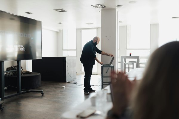 Boostez votre notoriété avec des arches publicitaires sur mesure