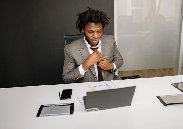 Étude SWOT : Pourquoi les relations publiques sont essentielles pour le succès de votre entreprise